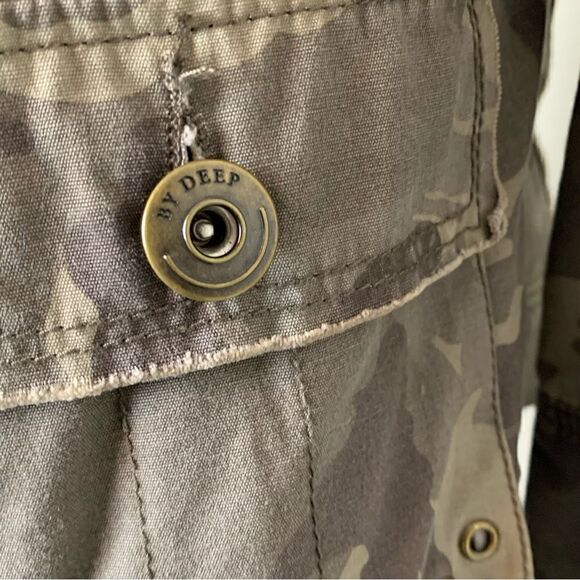 By Deep Branded camouflage button front army jacket with pockets size Medium - Picture 6 of 15